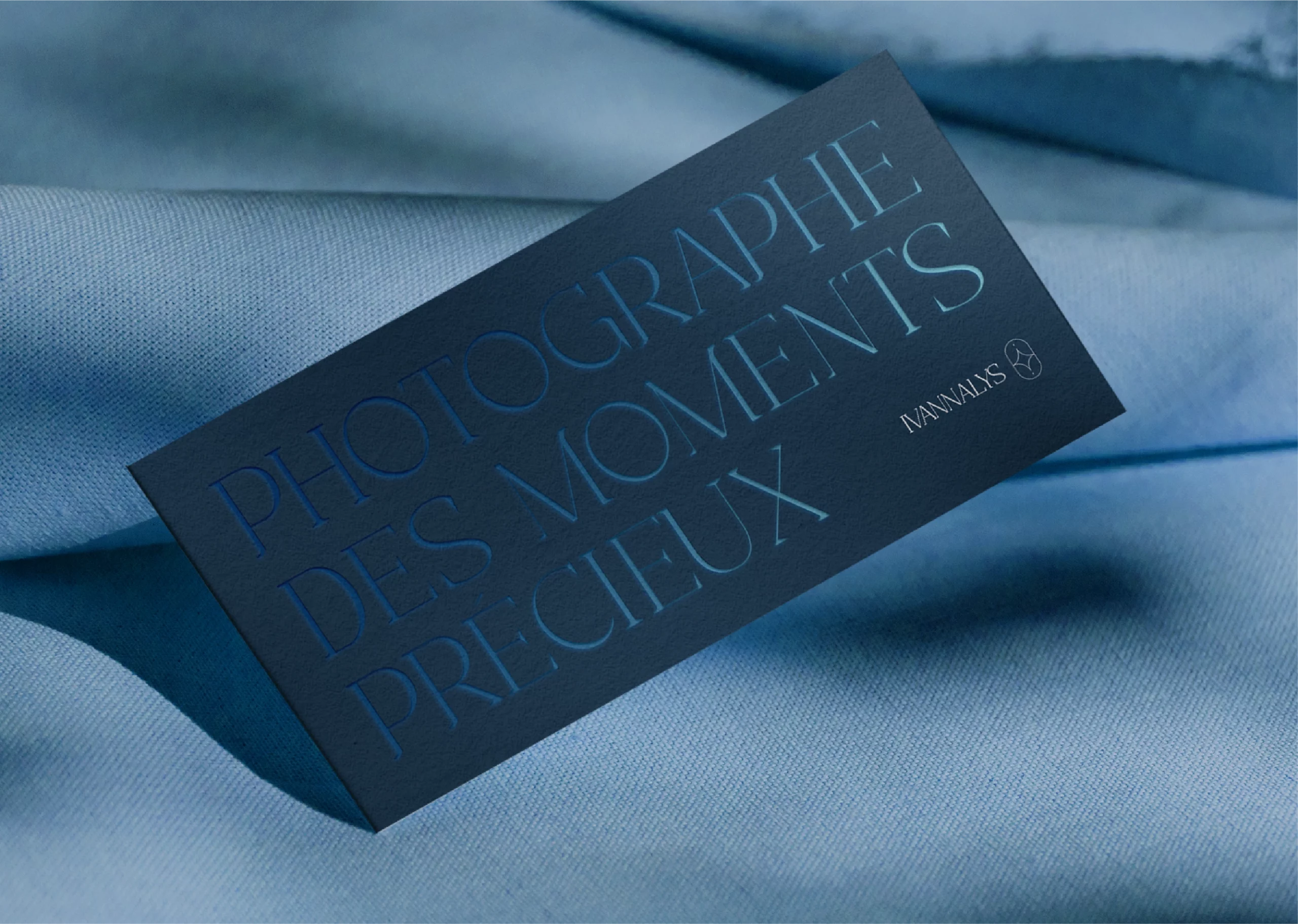 Branding créé par Oversour Studio, studio de branding à Paris et Caen